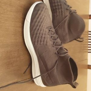 Nike lunarlon shoes size 8.5 olive green